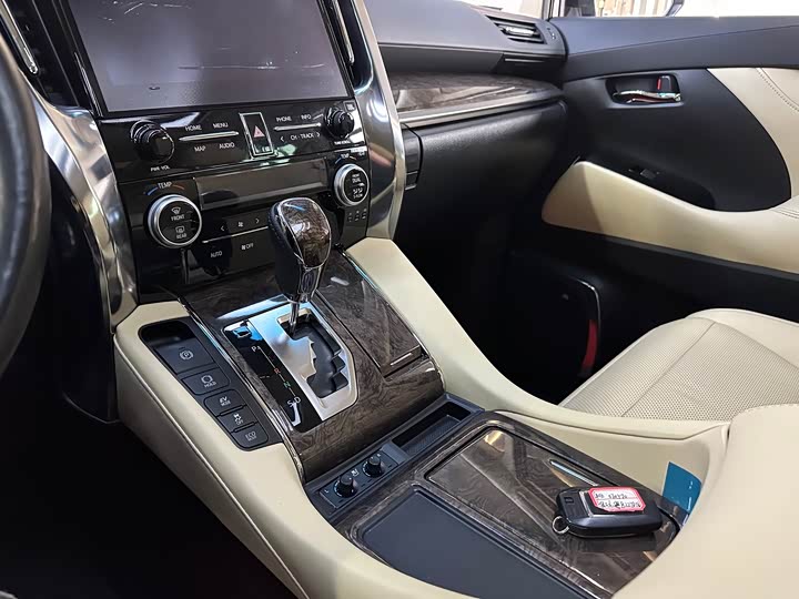 Фото 20 - Toyota Alphard