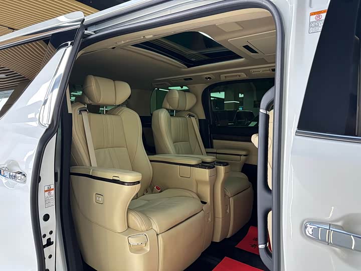 Фото 24 - Toyota Alphard