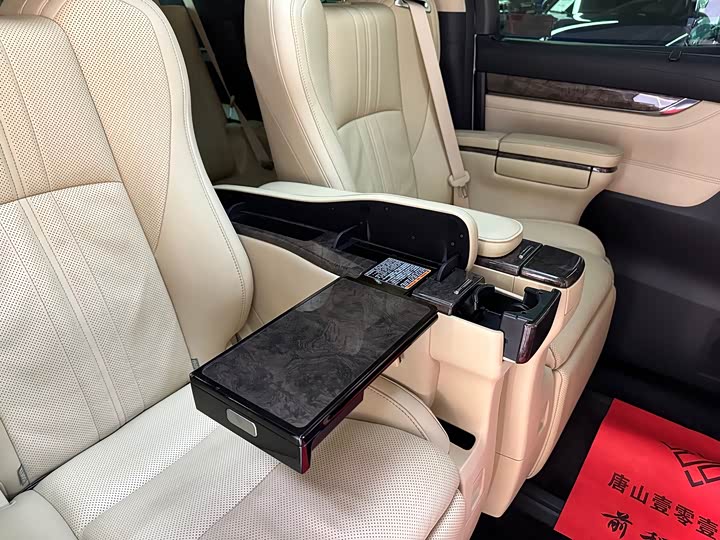 Фото 25 - Toyota Alphard