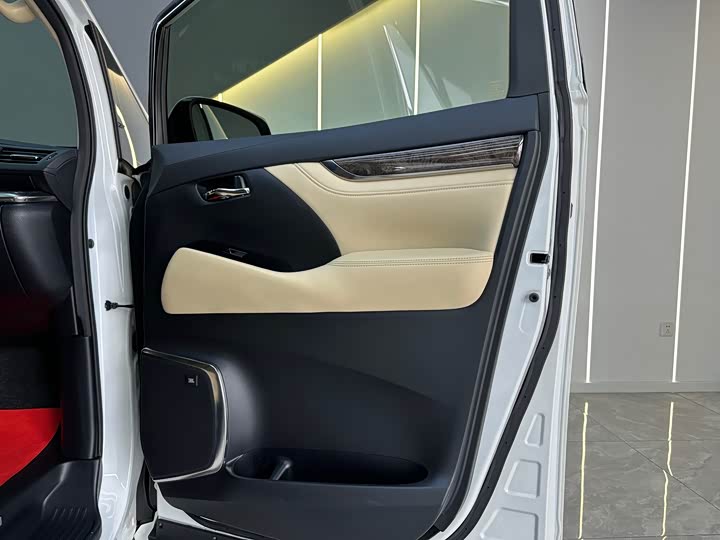Фото 26 - Toyota Alphard