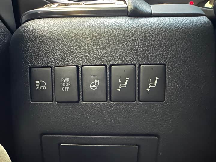 Фото 29 - Toyota Alphard