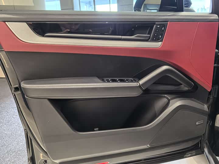 Фото 11 - Porsche Cayenne Hybrid