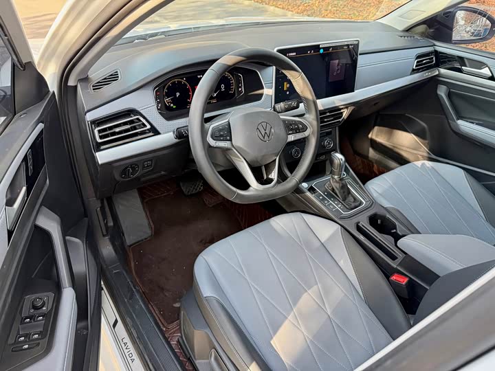 Фото 12 - Volkswagen Lavida