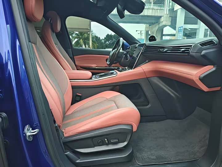 Фото 11 - Nio EC6