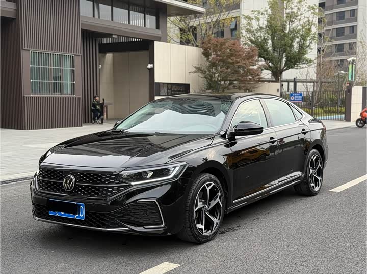 Фото 1 - Volkswagen Passat