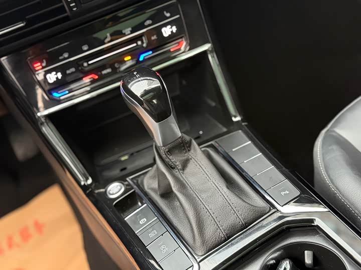 Фото 13 - Volkswagen Passat