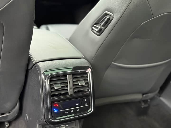 Фото 14 - Volkswagen Passat