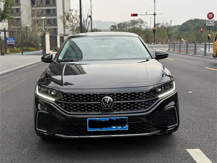 Фото 2 - Volkswagen Passat