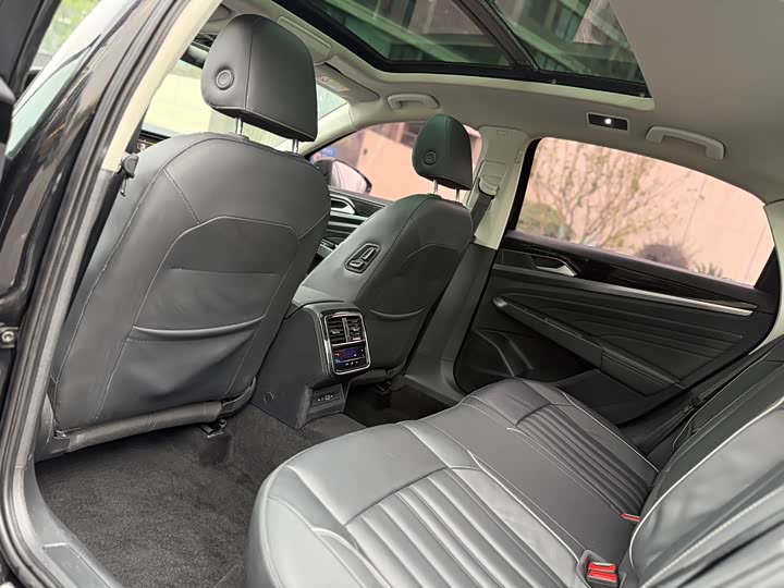 Фото 9 - Volkswagen Passat