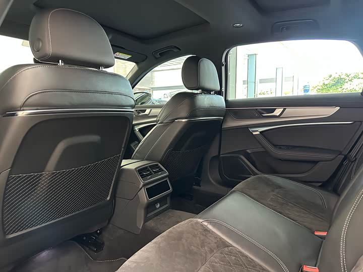 Фото 12 - Audi A6L