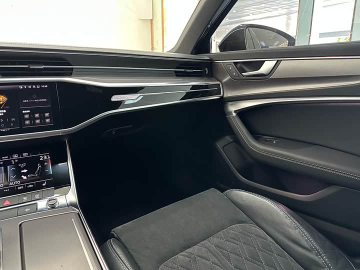 Фото 16 - Audi A6L