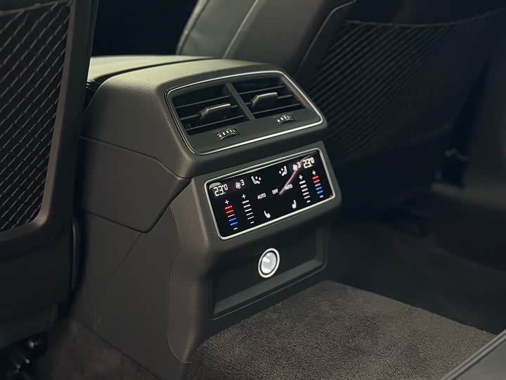 Фото 19 - Audi A6L