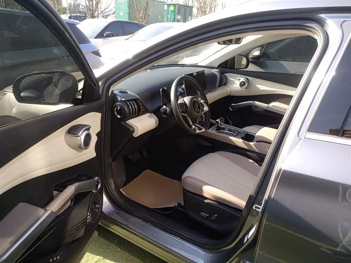 Фото 16 - BYD Yuan Plus