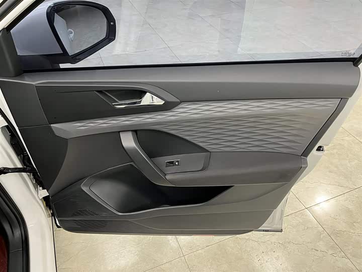 Фото 10 - Volkswagen Tharu