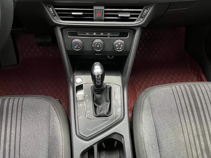 Фото 5 - Volkswagen Tharu