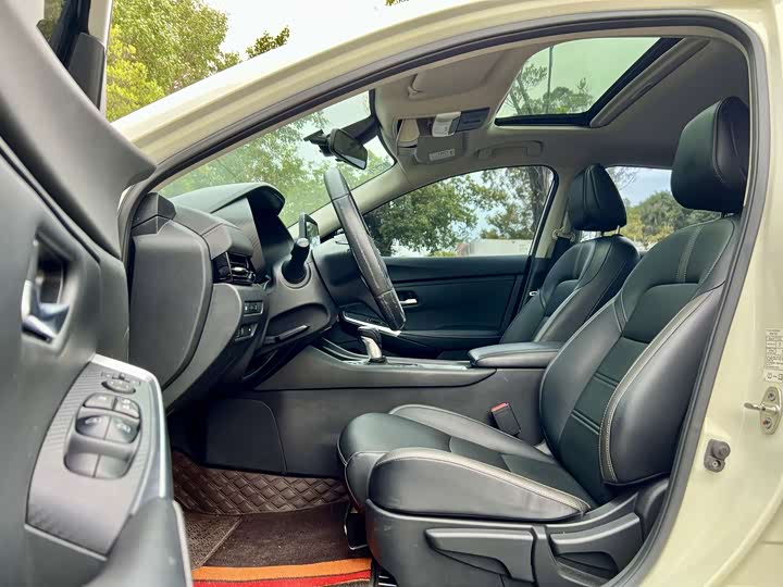 Фото 14 - Nissan Sylphy