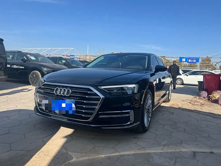 Фото 1 - Audi A8