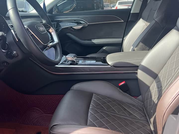 Фото 2 - Audi A8