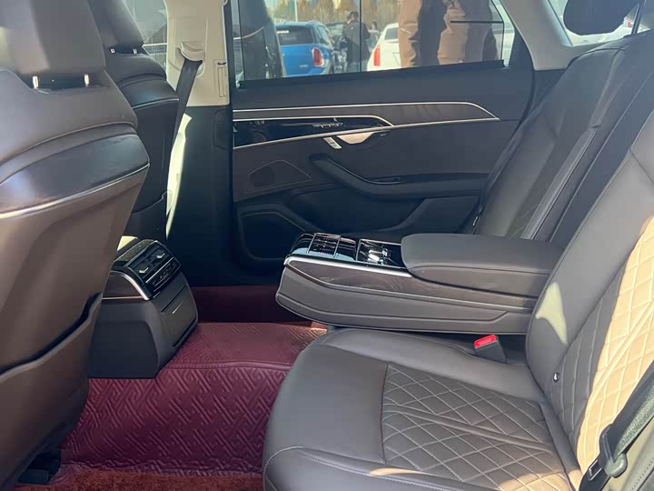 Фото 3 - Audi A8