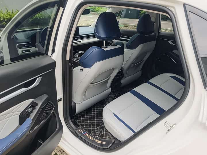 Фото 10 - Geely Emgrand