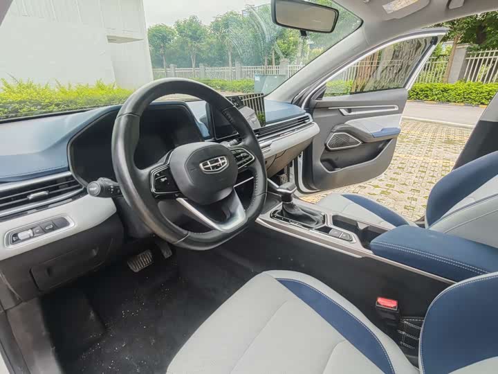 Фото 13 - Geely Emgrand