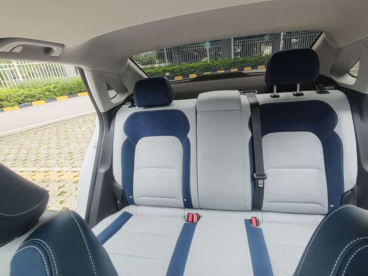 Фото 14 - Geely Emgrand