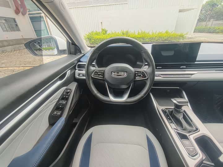 Фото 17 - Geely Emgrand