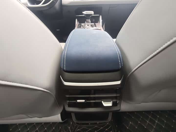 Фото 19 - Geely Emgrand