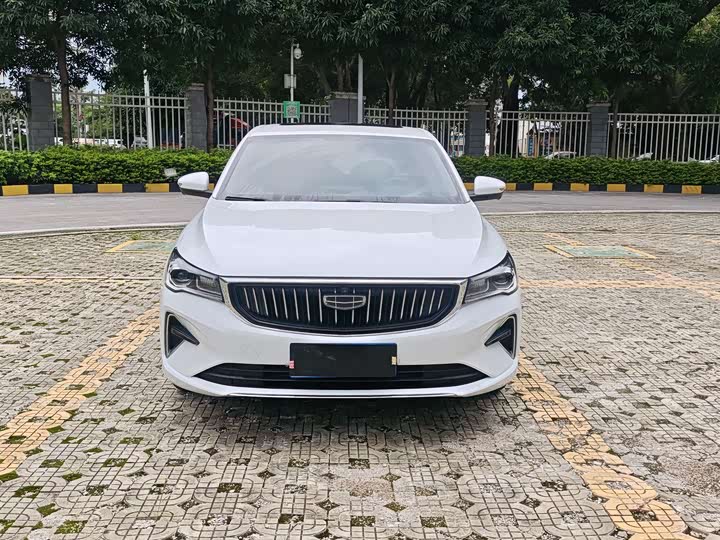 Фото 2 - Geely Emgrand