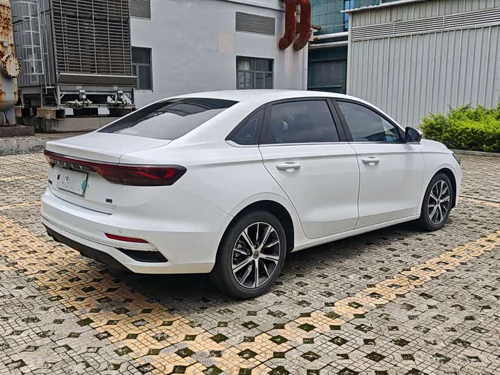 Фото 4 - Geely Emgrand
