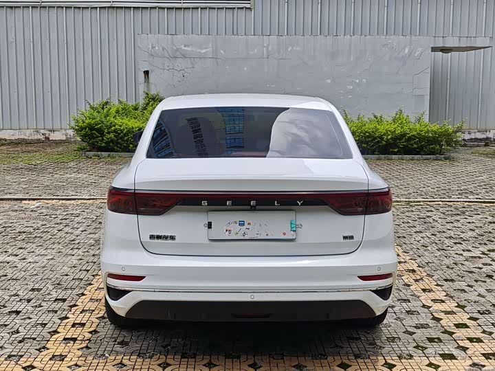 Фото 5 - Geely Emgrand