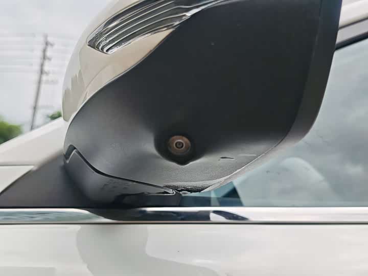 Фото 8 - Geely Emgrand