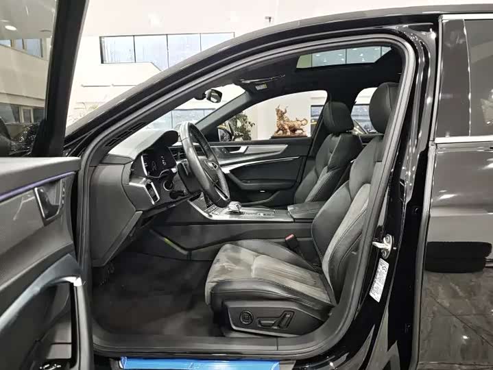 Фото 4 - Audi A6L