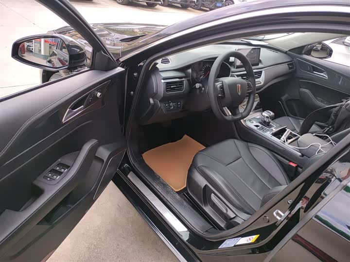 Фото 16 - Hongqi H5