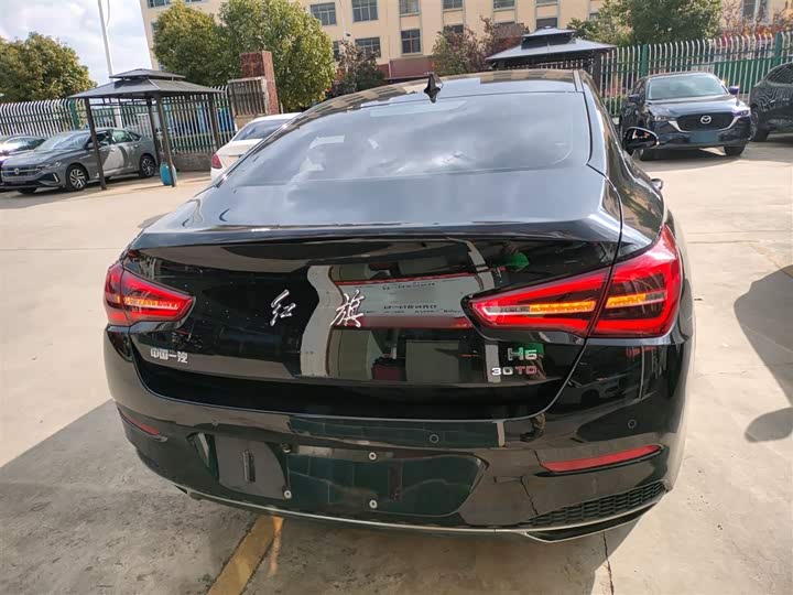 Фото 6 - Hongqi H5