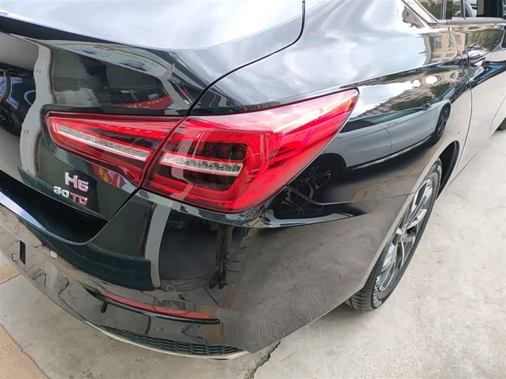 Фото 8 - Hongqi H5