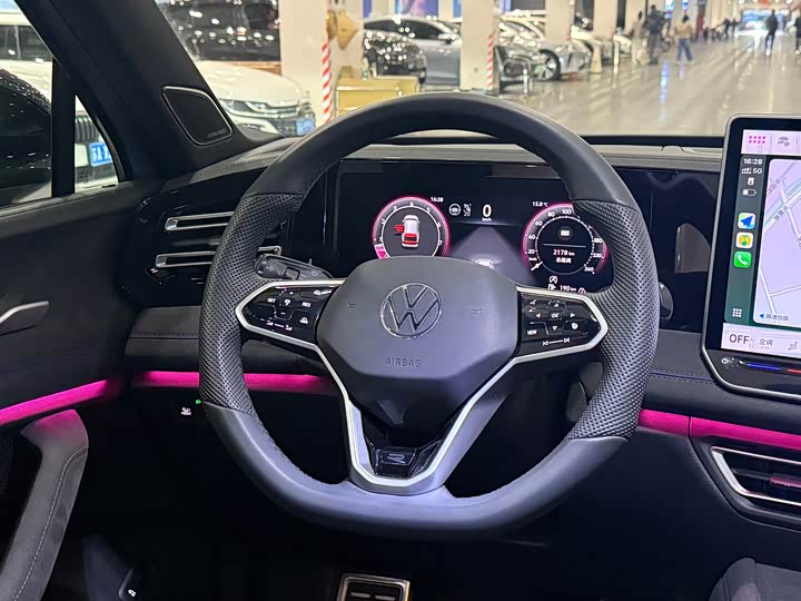 Фото 12 - Volkswagen Tiguan L Pro