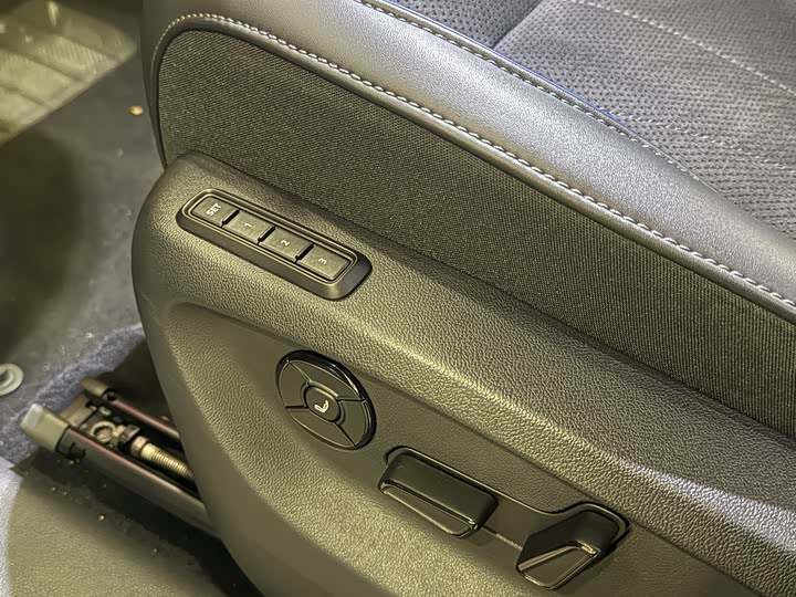 Фото 20 - Volkswagen Tiguan L Pro