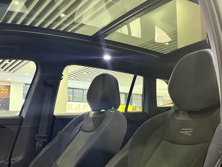 Фото 9 - Volkswagen Tiguan L Pro