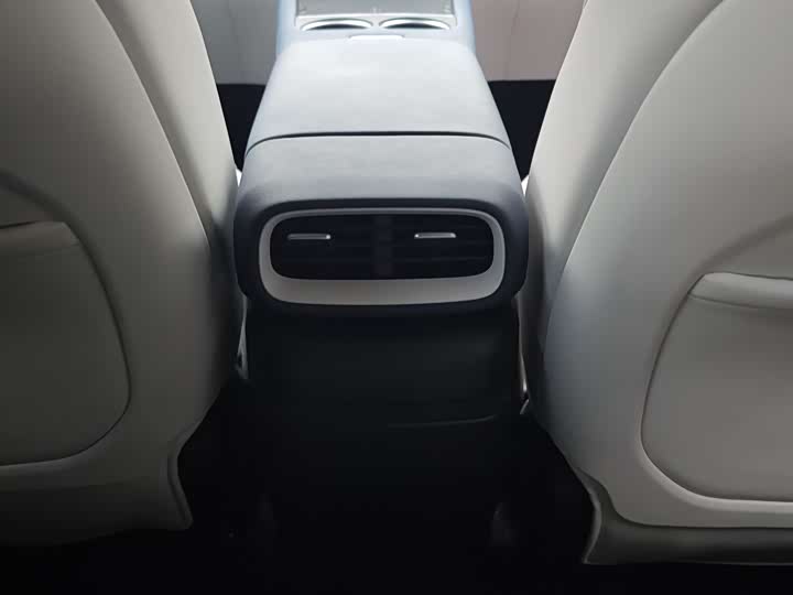 Фото 15 - XPeng G6