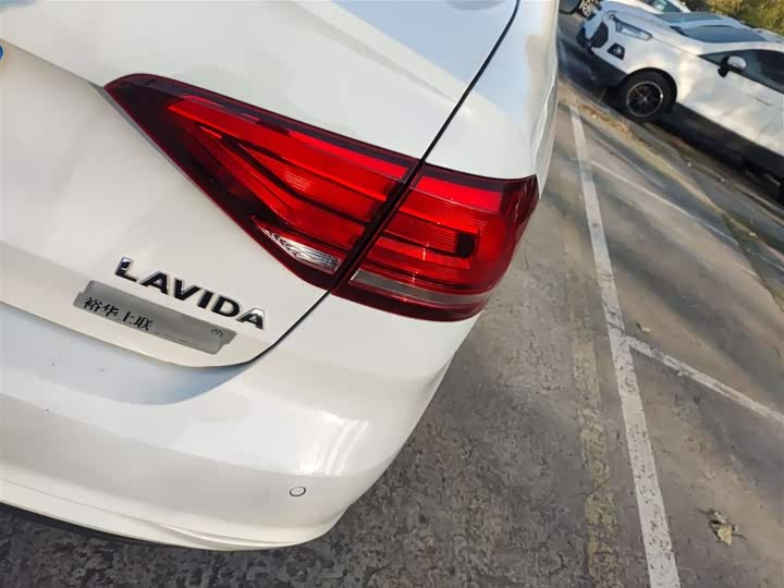 Фото 8 - Volkswagen Lavida