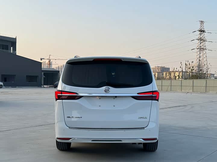 Фото 8 - Buick GL8 ES