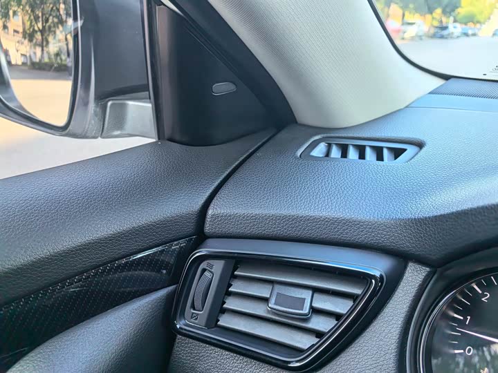 Фото 12 - Nissan X-Trail