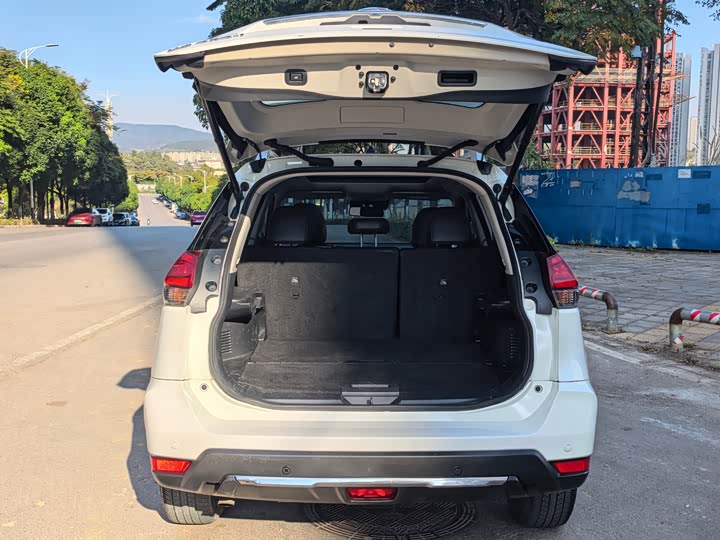 Фото 13 - Nissan X-Trail