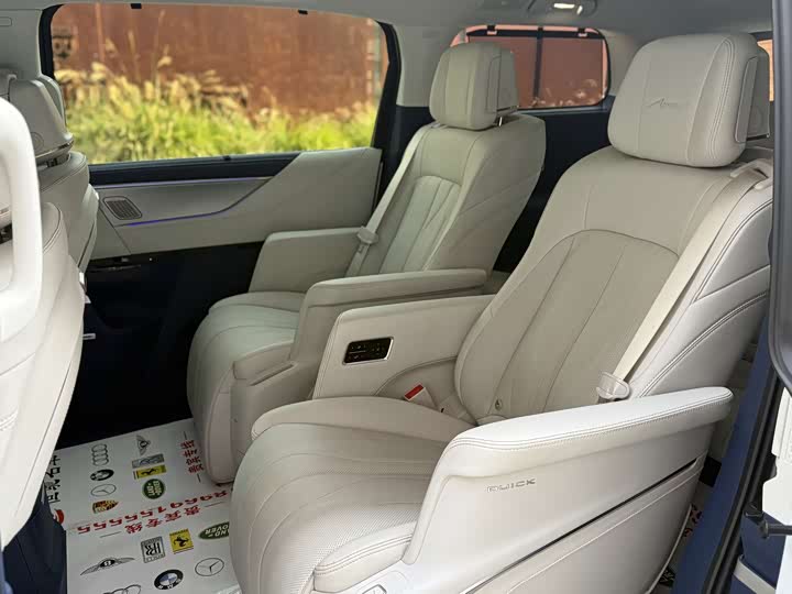 Фото 14 - Buick GL8 Hybrid