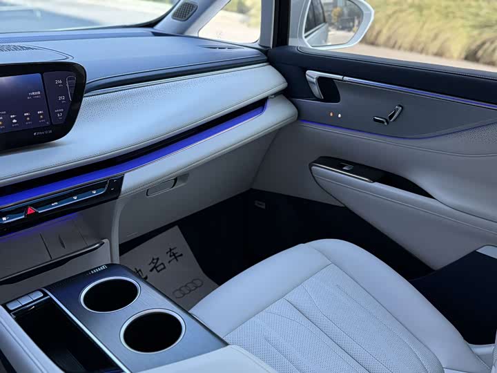 Фото 19 - Buick GL8 Hybrid