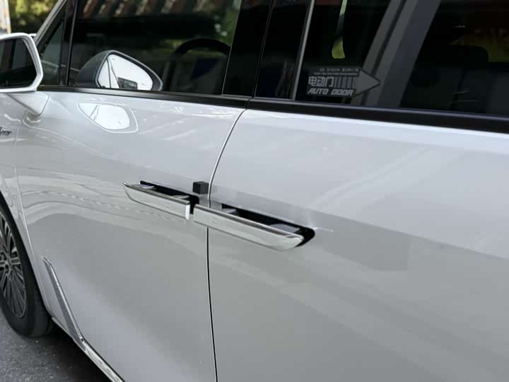 Фото 5 - Buick GL8 Hybrid