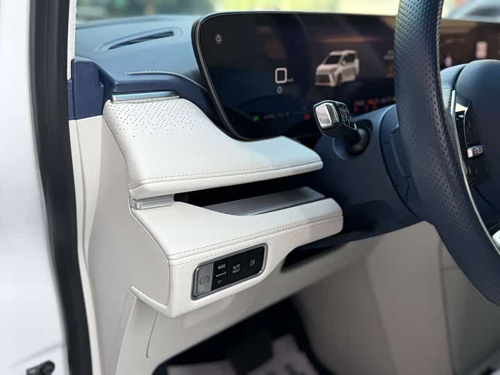 Фото 8 - Buick GL8 Hybrid