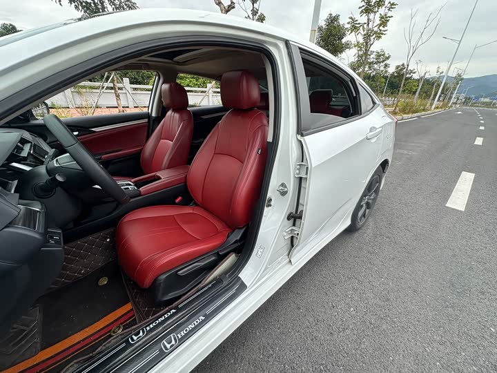 Фото 10 - Honda Civic