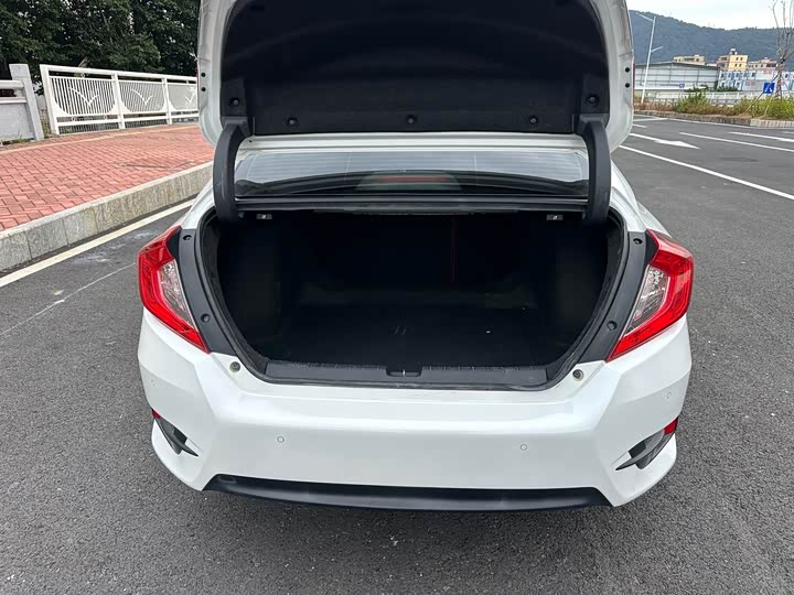 Фото 17 - Honda Civic